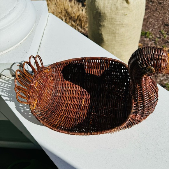 Vintage 70s Handmade Wicker Chestnut Brown Duck Basket Decorative Boho Cute Rare - Picture 5 of 7
